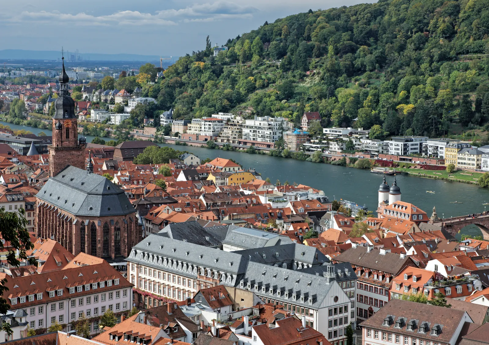 Luftbild der Heidelberger Altstadt mit Neckar und Heiliggeistkirche